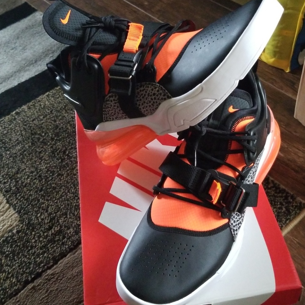 Nike Air Force 270